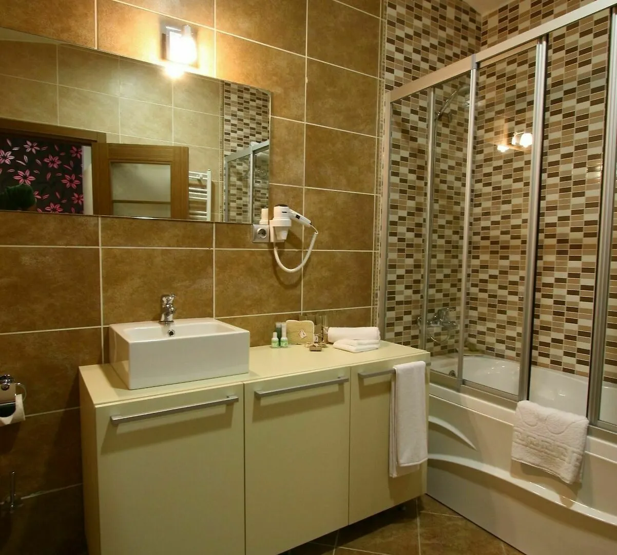 Arach Hotel Harbiye Istanbul 4*,